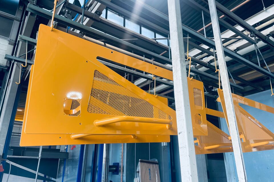 Bauteil orange Pulverbeschichtung