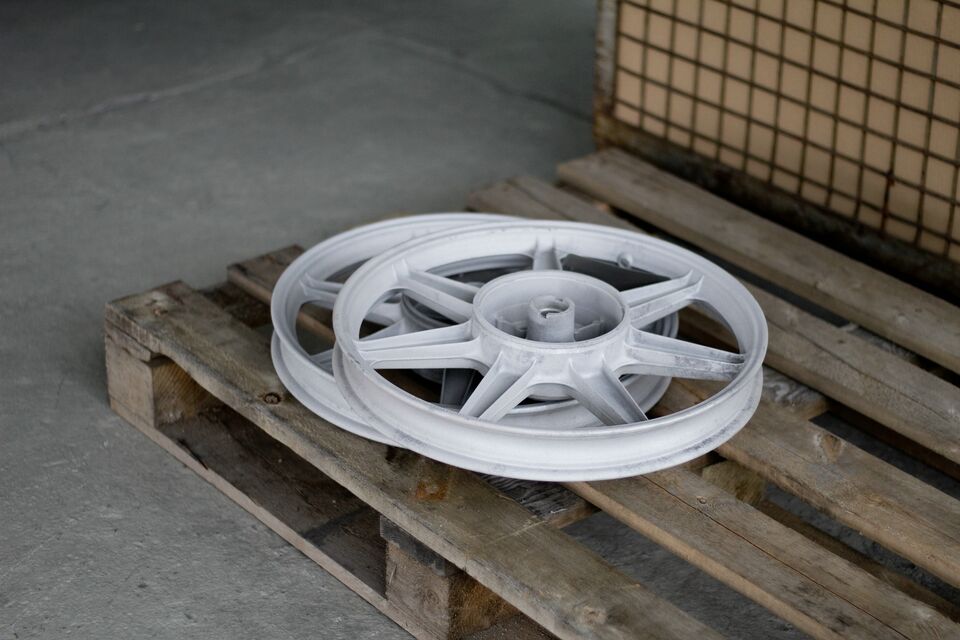 Motorradfelge noch unbeschichtet