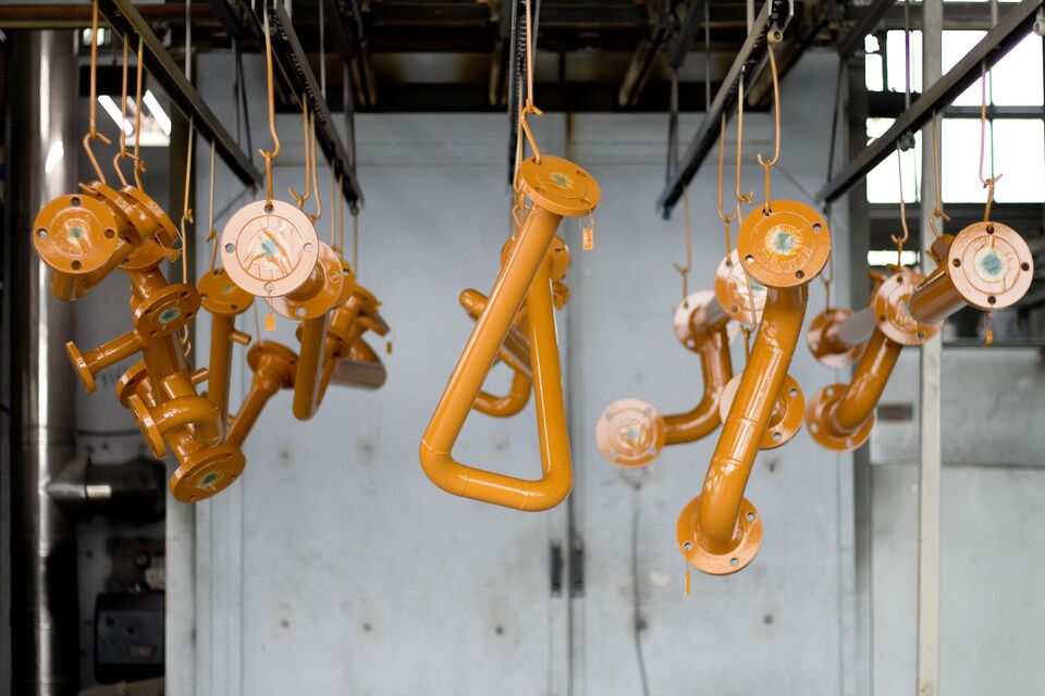 Pulverbeschichtetes Bauteil orange