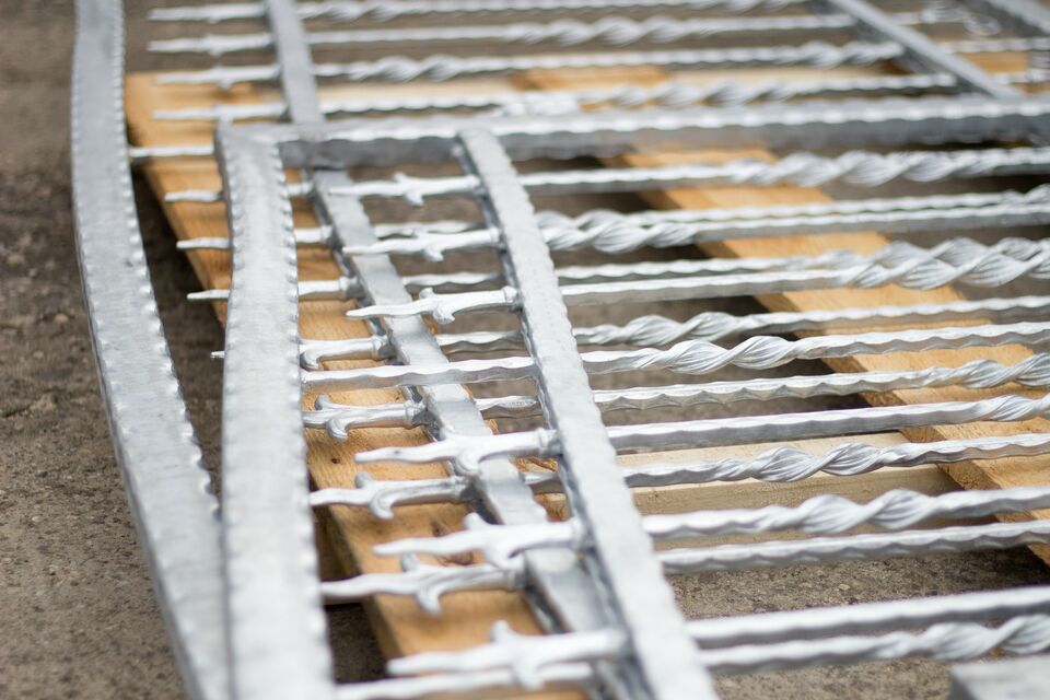 Einfahrtstor feuerverzinkt