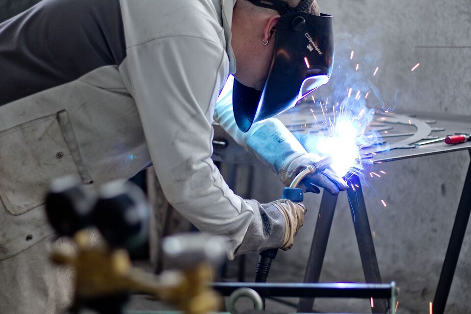 Schweißarbeiten Schwibbogenproduktion